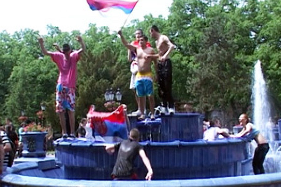 Kupanje u plavoj fontani