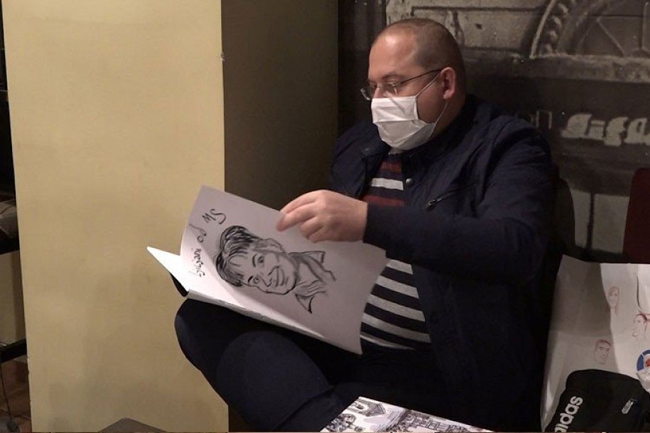 Marko Somborac crtao karikature Subotičana za humanitarnu akciju