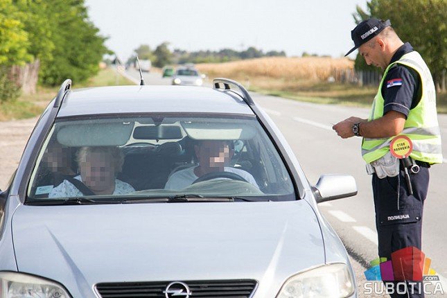 U toku pojačana kontrola učesnika u saobraćaju - akcenat na pojas, telefon i pravilan prevoz dece