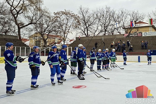Otvoren XX „Winter Classic“ – veterani hokeja iz 10 zemalja na ledu