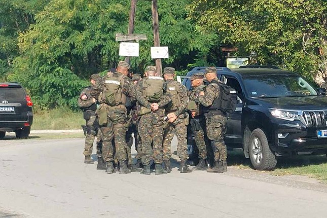 Žandarmerija u velikom broju ušla u šumu, izmeštena 43 migranta