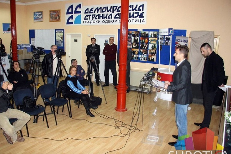 DSS očekuje najmanje 1.000 potpisa proglasa "Srbija je ugrožena"