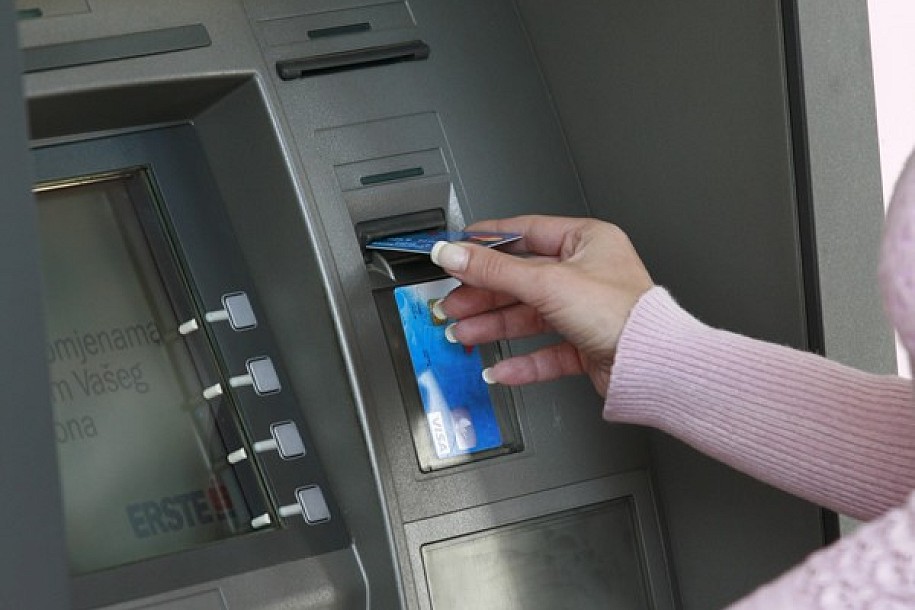 Korišćenje bankomata OTP banke i na mađarskom jeziku
