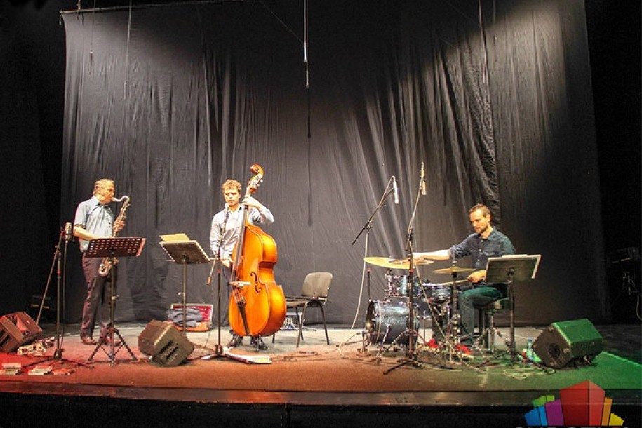 Nastupom benda "Fossile 3" počeo 5. Jazziré festival