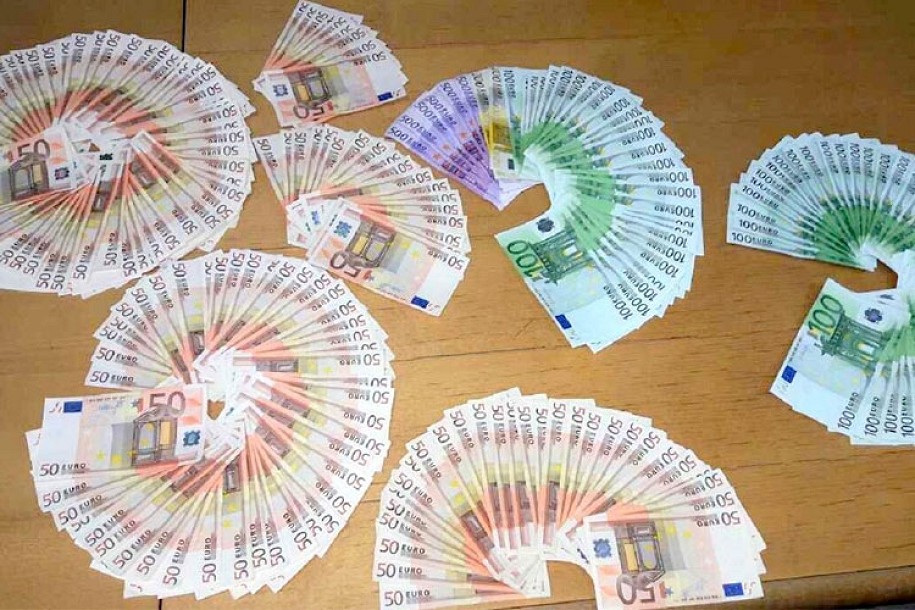 Otkriveno 25.000 evra u tapacirungu automobila