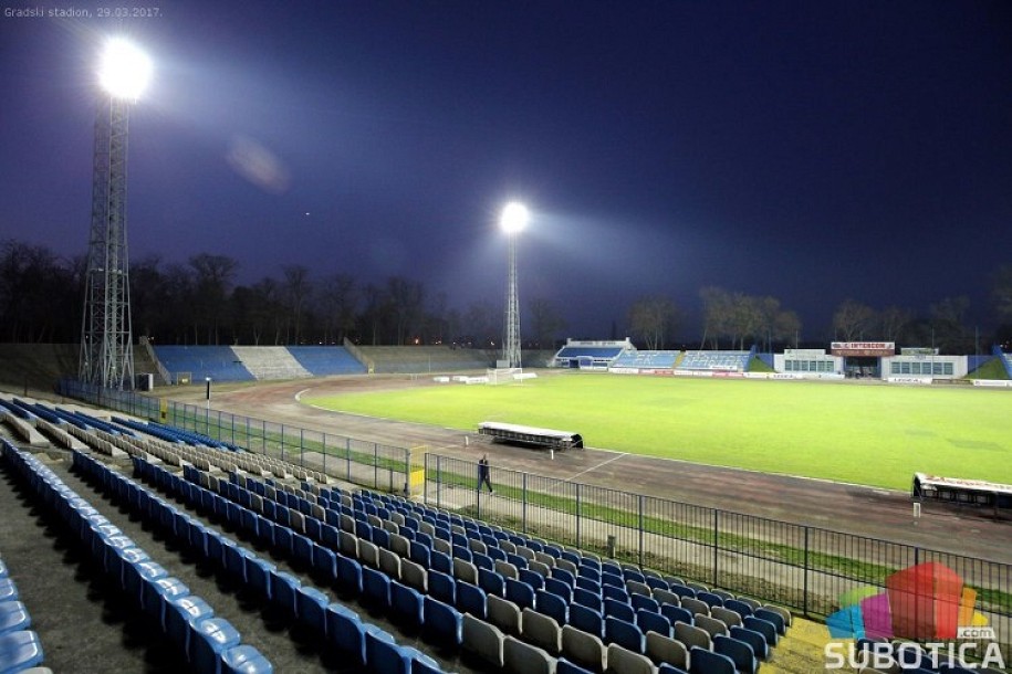 Zasijali reflektori na Gradskom stadionu