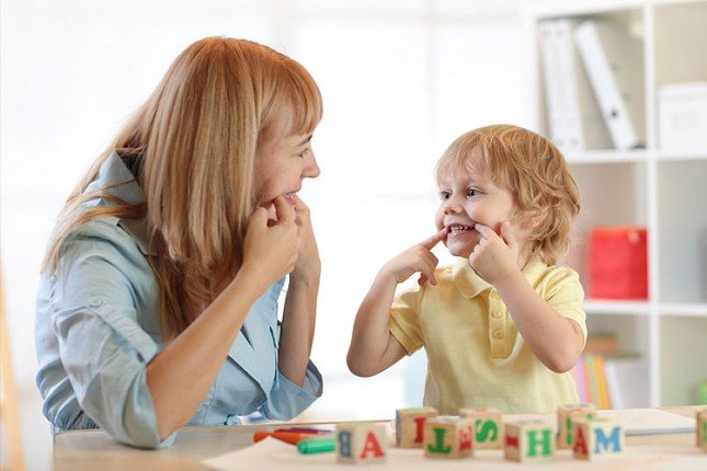 Ne odlagati posetu logopedu ako dvogodišnje dete uopšte ne govori
