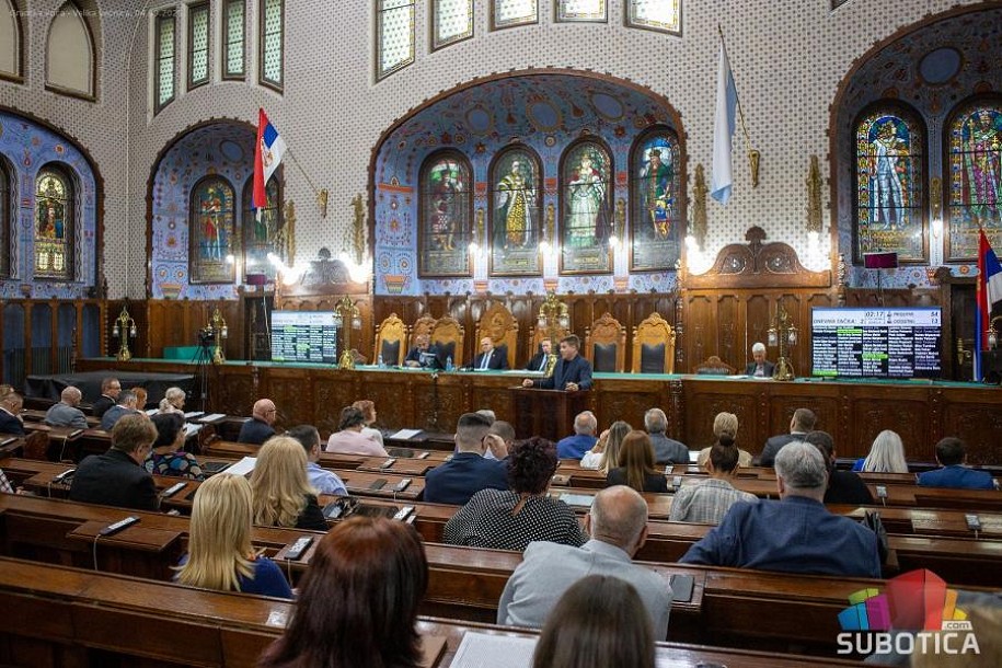 Rasprava o budžetu dominirala skupštinskim zasedanjem - vlast zadovoljna, opozicija kritikuje