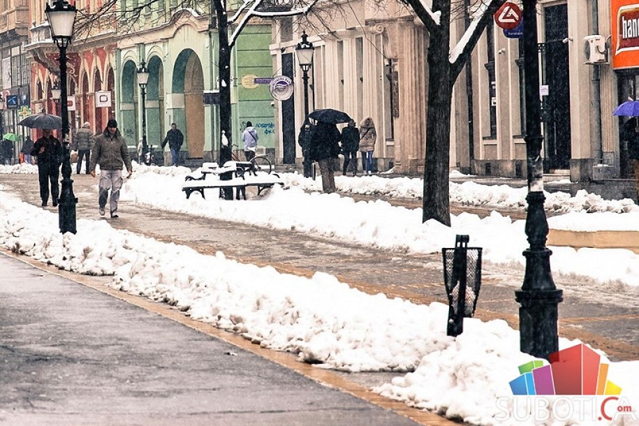 Mesne zajednice dobijaju gorivo i opremu za čišćenje snega