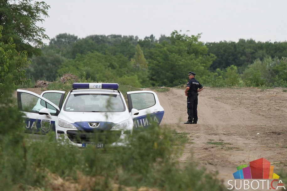 Jedan migrant ubijen, dvojica povređena u međusobnom okršaju