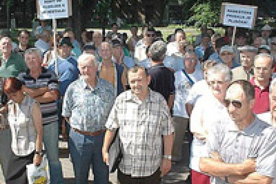Akcionari prete blokadom pruge Subotica-Beograd