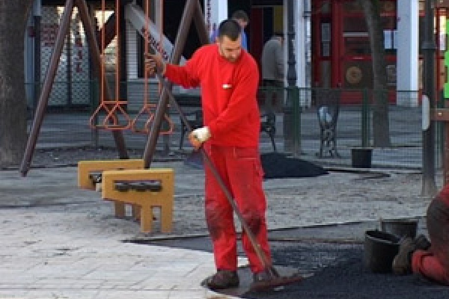 U toku je saniranje šteta na dečjim igralištima