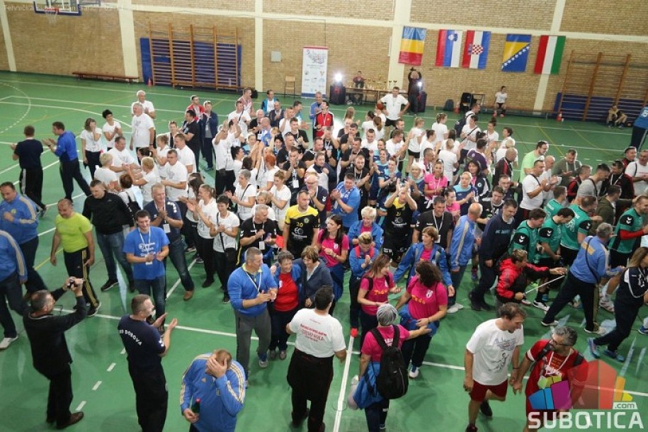 "Nova Gradiška" i "Vojvođanke" pobednici 2. međunarodnog rukometnog turnir veterana