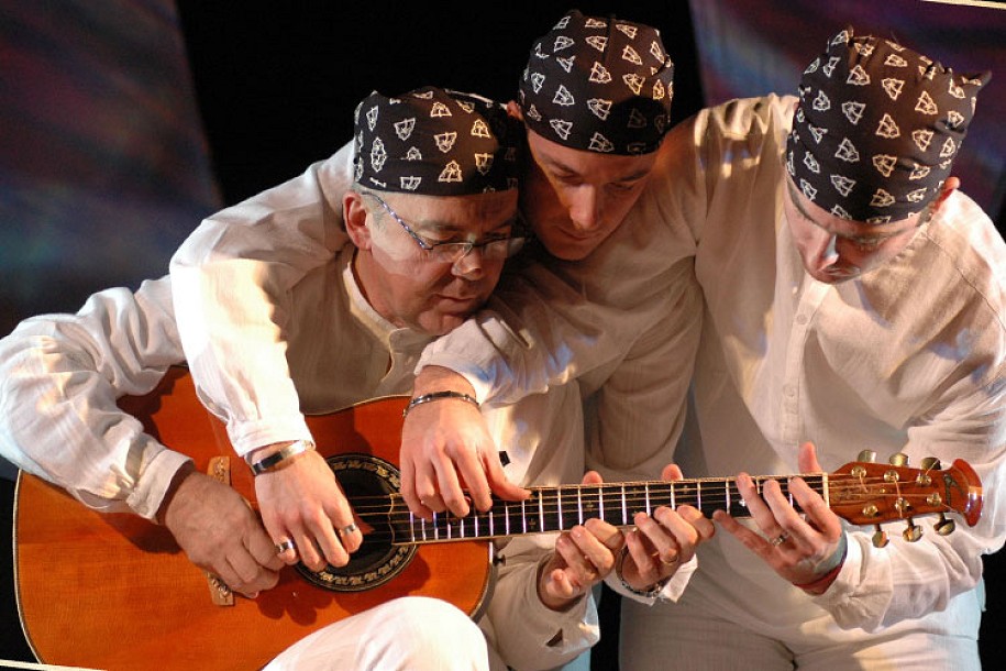 Koncert gitarske muzike u balkanskom stilu - trio "Balkanske žice"