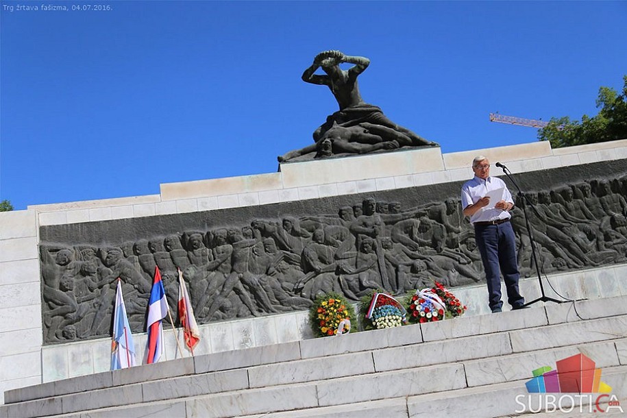 Polaganjem venaca obeležen Dan borca