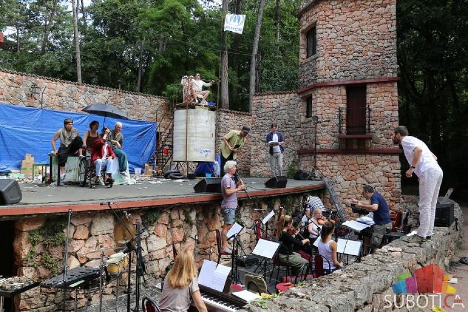 Premijera opere „Dve glave i devojka“ u petak na Letnjoj pozornici
