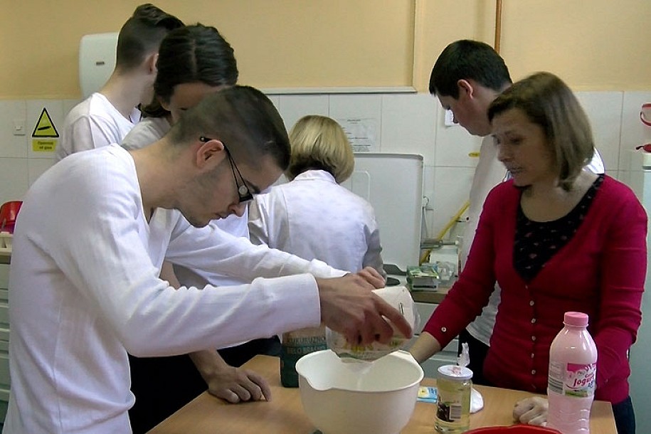 Učenici Hemijsko-tehnološke škole pripremali zdrave obroke