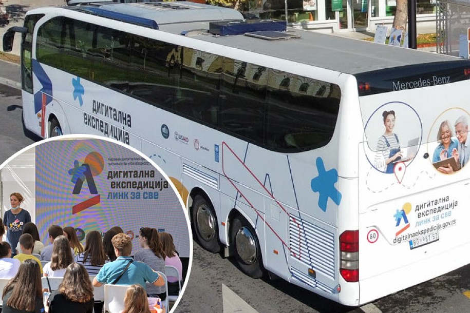 Karavan digitalnih veština, bezbednosti i pismenosti "Digitalna ekspedicija" za vikend na Trgu