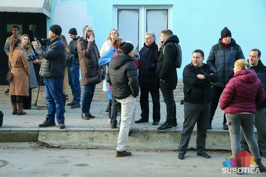 Roditelji đaka OŠ „Sečenji Ištvan“ protestovali - „Ne želimo novi Ribnikar“