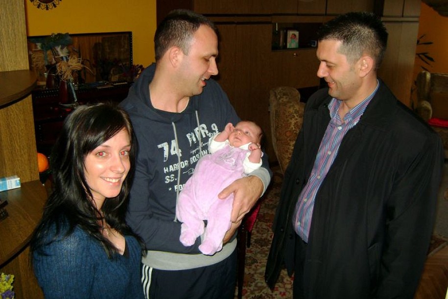 Saša Vučinić u poseti prvorođenim bebama