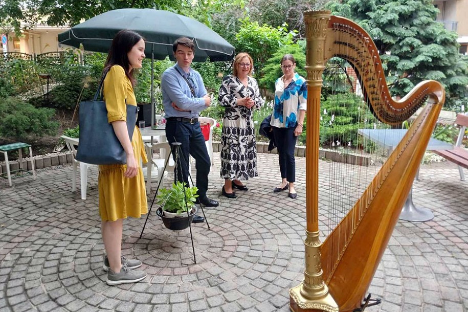 Budimpeštanski orkestar poklonio harfu subotičkoj Muzičkoj školi