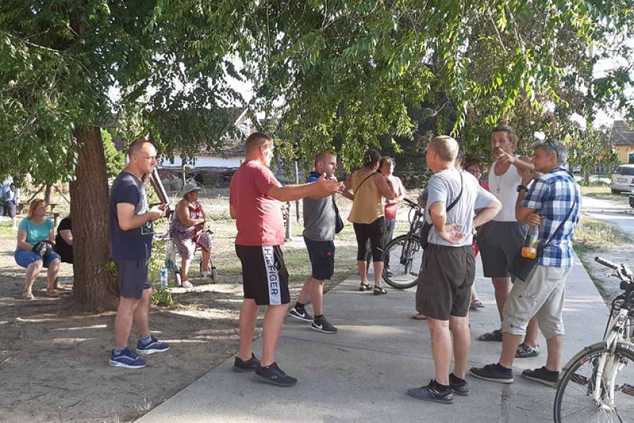 Reakcije na naoružane migrante, pucnjavu i obračune krijumčara - taksisti su (i) sinoć dovozili u šumu, počela sporadična samoorganizovanja građana