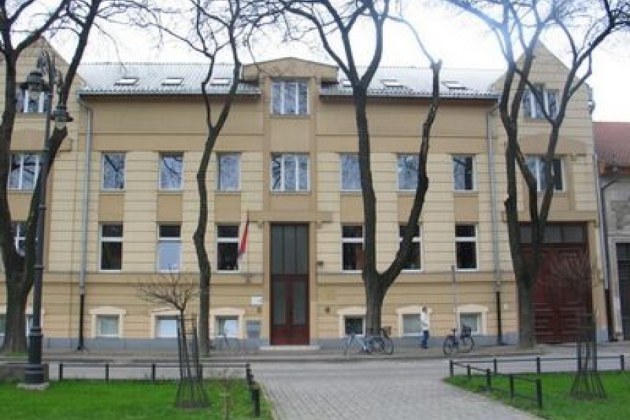 Umesto stipendija hrana za đake