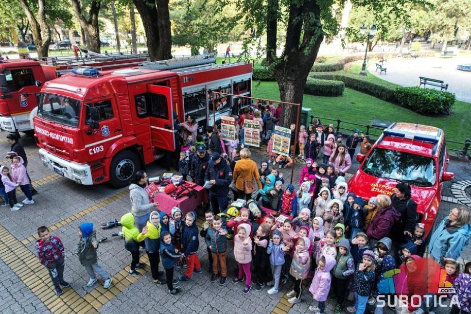 Obeležavanje slave vatrogasaca - javne pokazne vežbe, prezentacija opreme i vozila