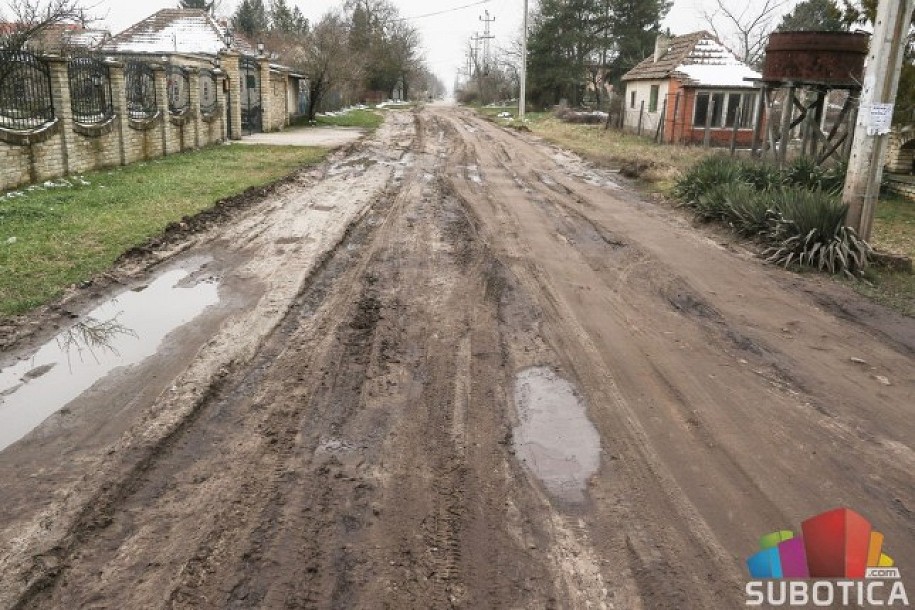 Obezbeđeno 48,5 miliona za asfaltiranje Sutjeske ulice i biciklističke staze na Palićkom putu