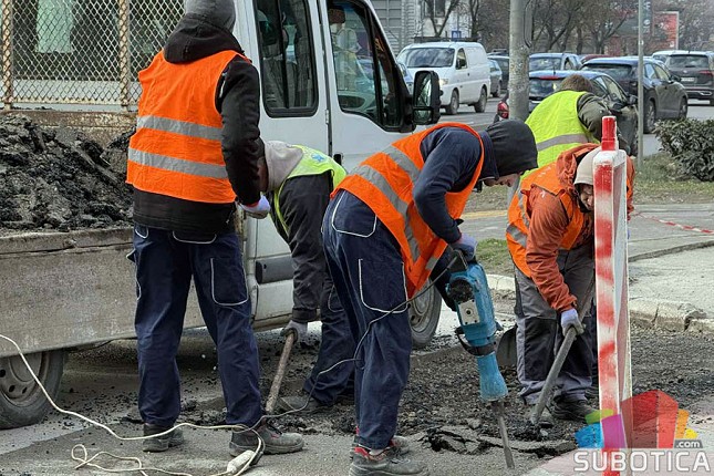U toku saniranje udarnih rupa, radovi u Vuka Karadžića ulaze u finiš