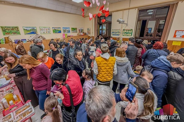 Na bazaru "Drugari za Sanelu" u OŠ "Đuro Salaj" prikupljeno 196.400 dinara