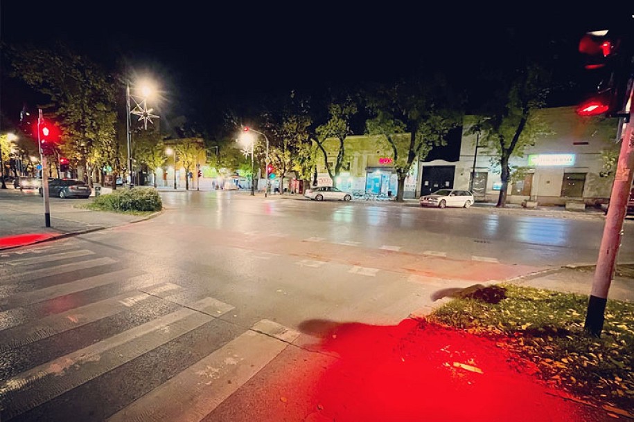 Dodatno crveno svetlo da podseti pešake da su aktivni učesnici u saobraćaju
