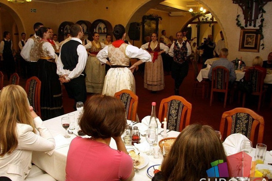 Berbanski bal i izvorni narodni običaji