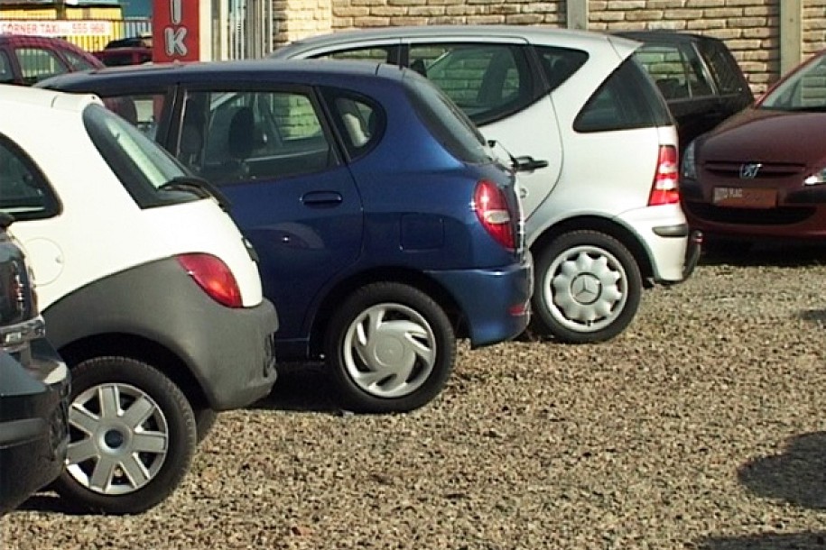 Prodaja polovnih automobila manja za 60 odsto