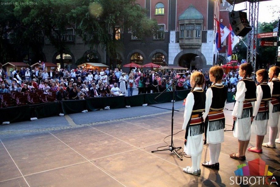 Počelo obeležavanje Zavičajnih dana uz kulturni program i narodno veselje