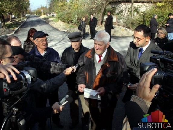 Obilazak radova na asfaltiranju ulice Ferenci Ibolja