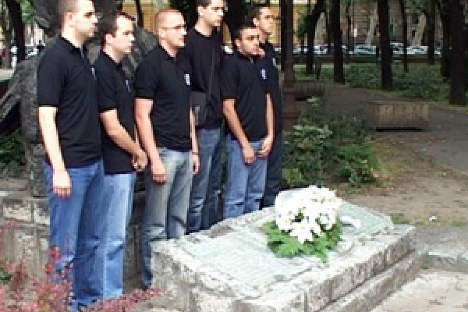 Svetosavska omladina položila vence