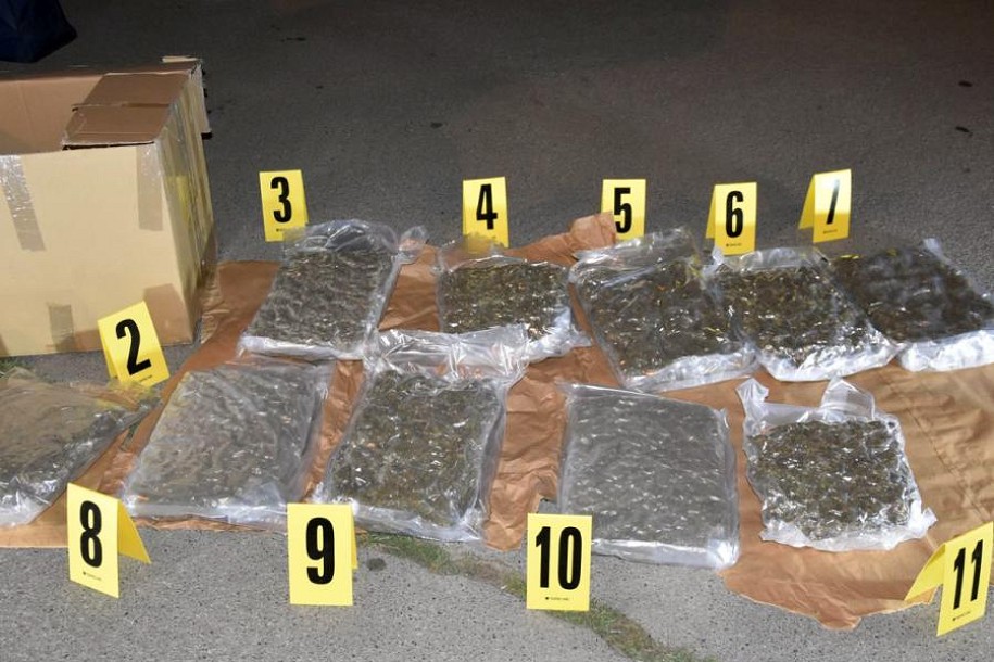 U dve odvojene policijske akcije uhapšene dve osobe, pronađena droga i oprema za uzgoj