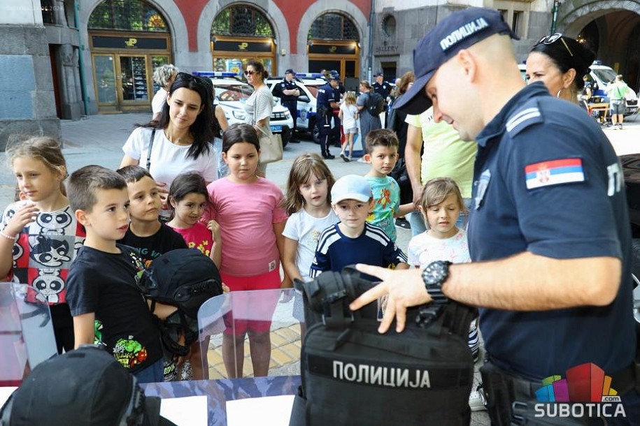 Dan policije obeležen uz prikaz opreme i naoružanja