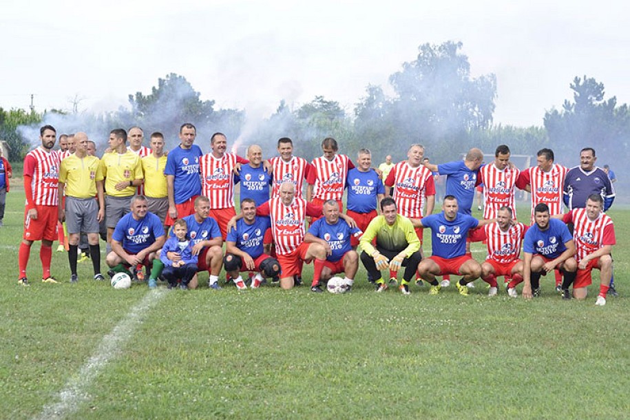 Fudbal: Veterani Crvene zvezde gostovali u Višnjevcu povodom jubileja 70 godina FK "Udarnik"