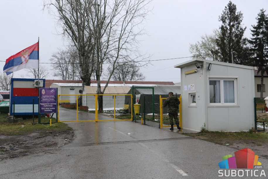 Građani smešteni u Prihvatni centar negoduju zbog uslova