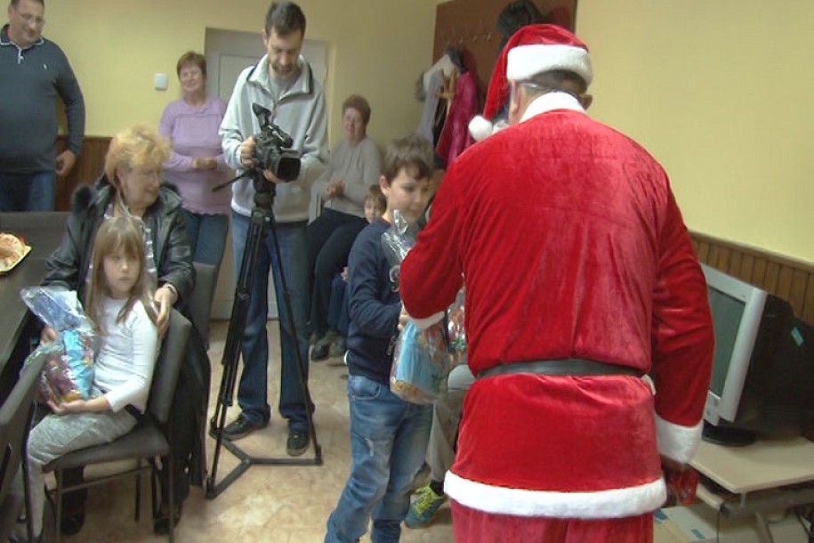 Deda Mraz posetio mališane u MZ "Mali Bajmok"