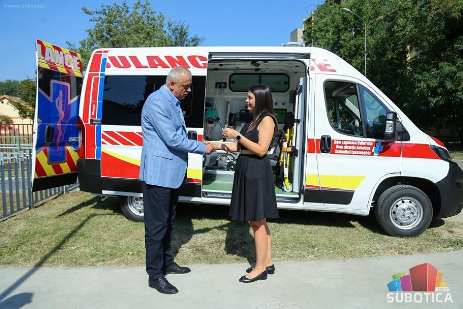 Hitna pomoć dobila novi "sanitet" i aparat za mehaničku kompresiju grudnog koša