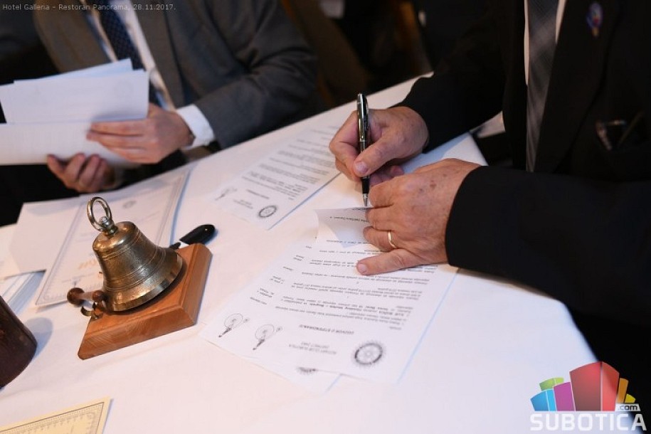 Dodeljene stipendije Rotary kluba najuspešnijim đacima i studentima