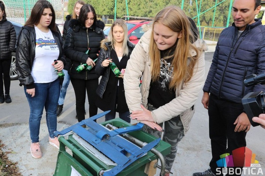 Kontejnere za separatno sakupljanje PET i alu ambalaže dobile tri srednje škole
