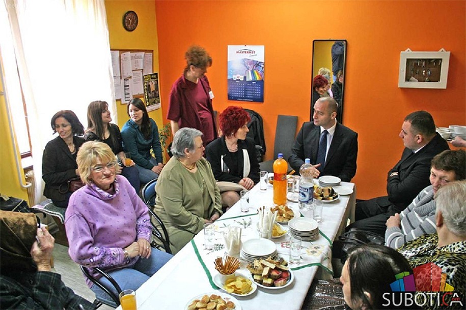 Aktiv žena iz Tavankuta obišle stanare Doma za odrasla lica Gerontološkog centra