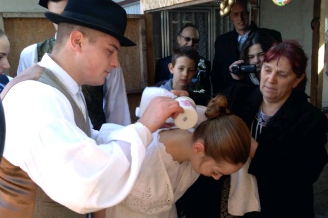 Polivači u Bajmoku na Vodeni ponedeljak