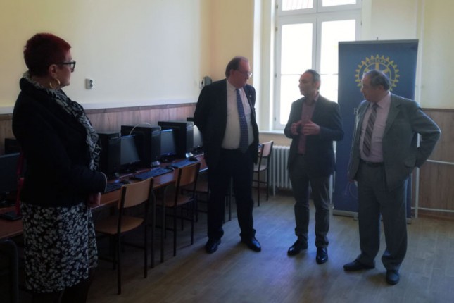 Hemijsko-tehnološka škola dobila 12 računara