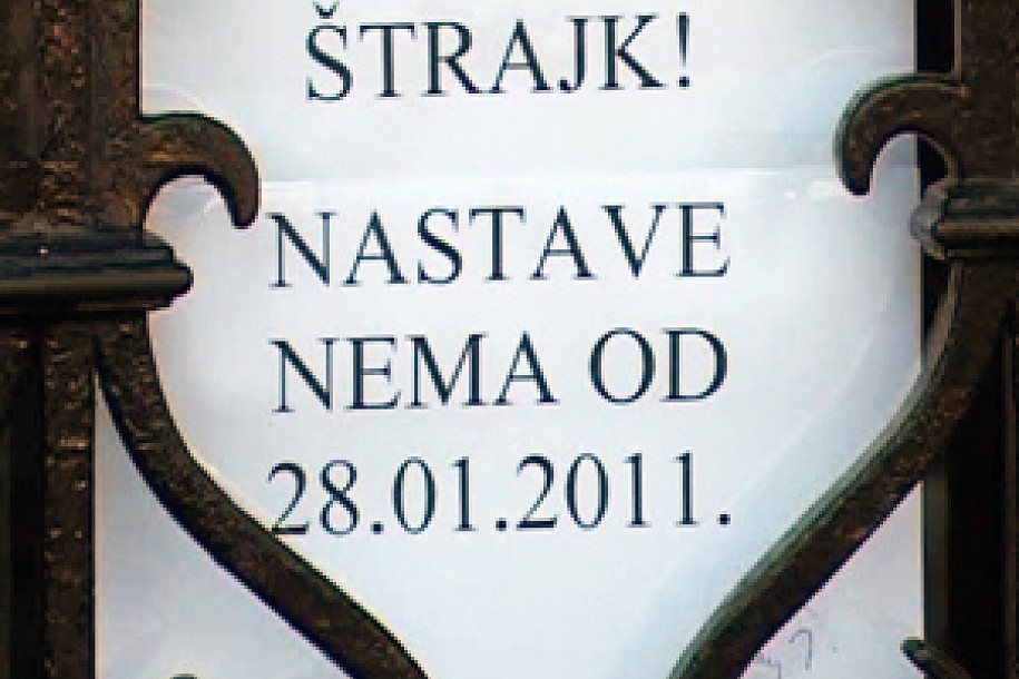 Većina škola i dalje u štrajku