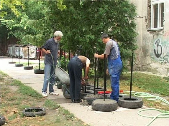 Zaštitna ograda i u dvorištu Tehničke škole "Ivan Sarić"